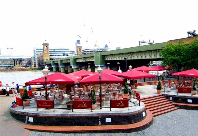 The Anchor seating area beside the Thames, 2017.jpg
