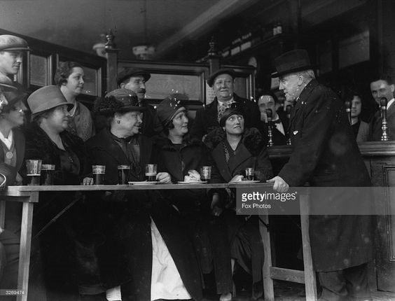 A scene inside the Castle Tavern in the Old Kent Road, London, c.1926. X.jpg