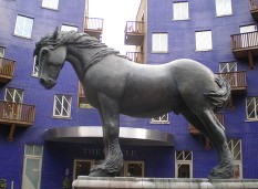 The great Courage dray horses are commemorated by this statue 'Jacob' in Queen Elizabeth Street where the stables had been situated..jpg
