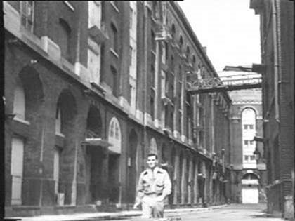 Film Pool of London 1951 Battle Bridge Lane Tooley Street, (Bonar Colleano).jpg