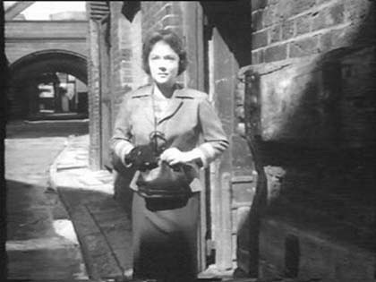 Film Pool of London 1951 Horsleydown end of Shad Thames, with Tower Bridge in the background.jpg