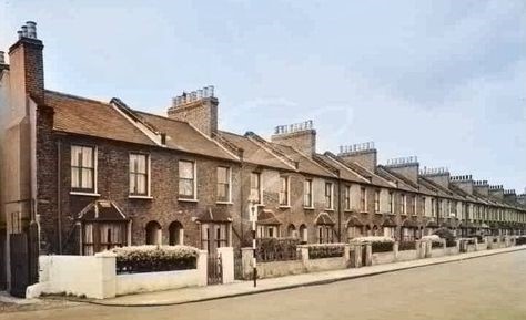 Villa Street, Albany Road, 1907. Demolished to build the Aylesbury Estate..jpg