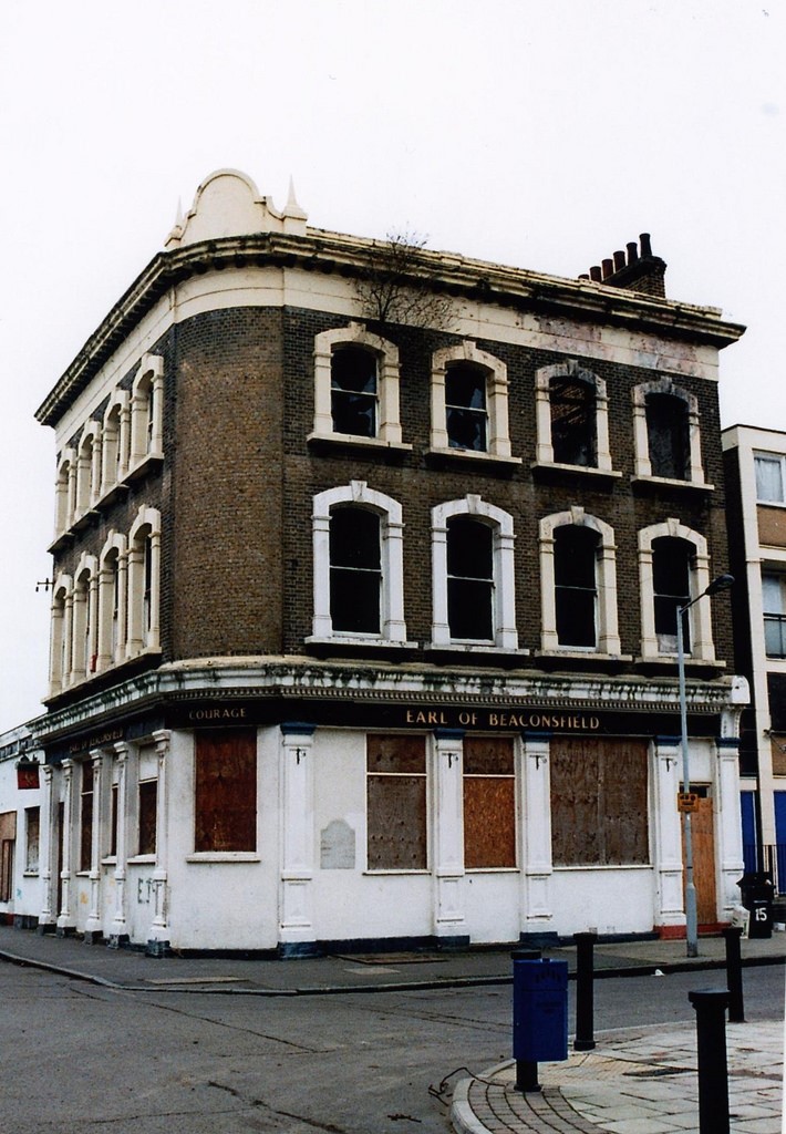 The Earl of Beaconsfield, Rotherhithe, 30 Alpine Road, Rotherhithe, now demolished 2007.jpg