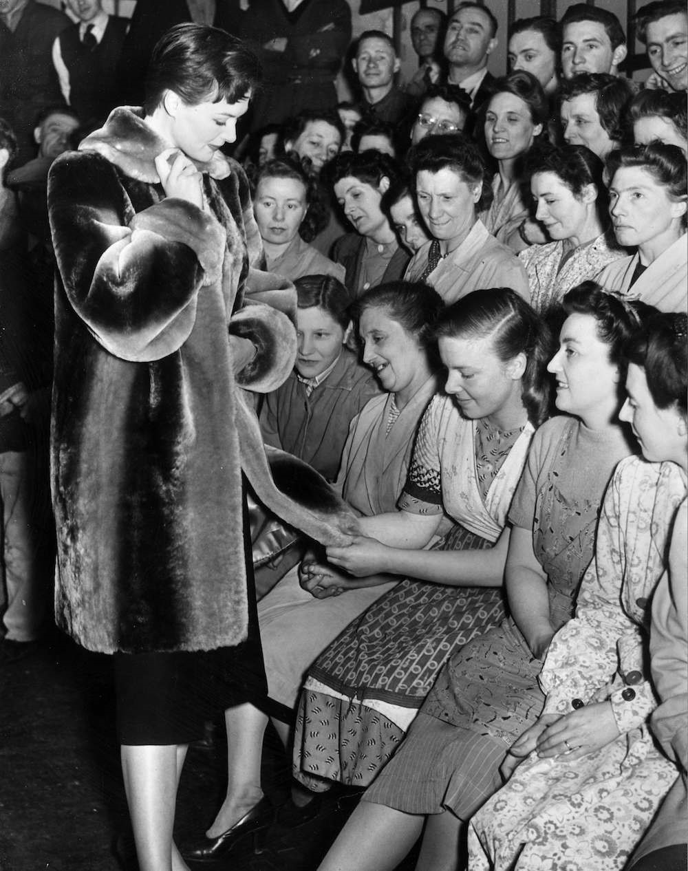 A woman worker at the Alaska Fur works in Bermondsey, 1950.jpg