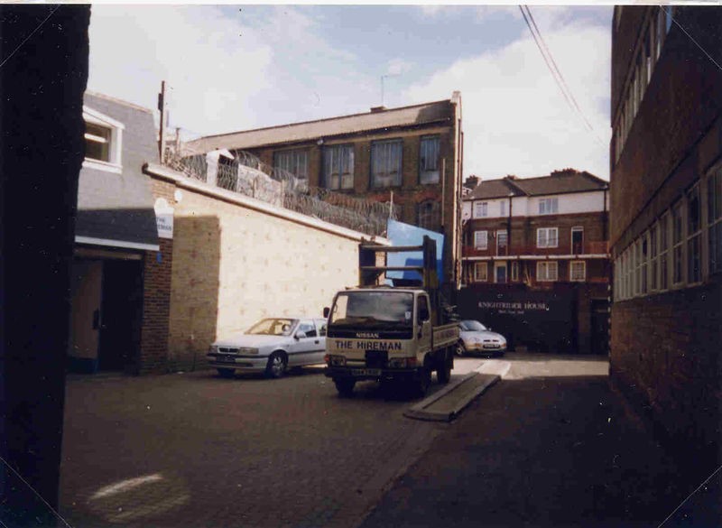 NOAKES, BLACK SWAN YARD, WHITES GROUND ESTATE, WHITES GROUND, IN BACKGROUND. (2016).jpg