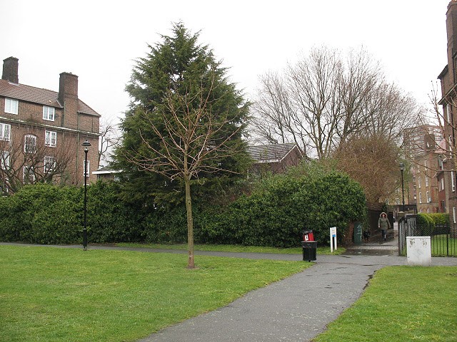 Tabard Gardens,Site of where the Church stood..jpg
