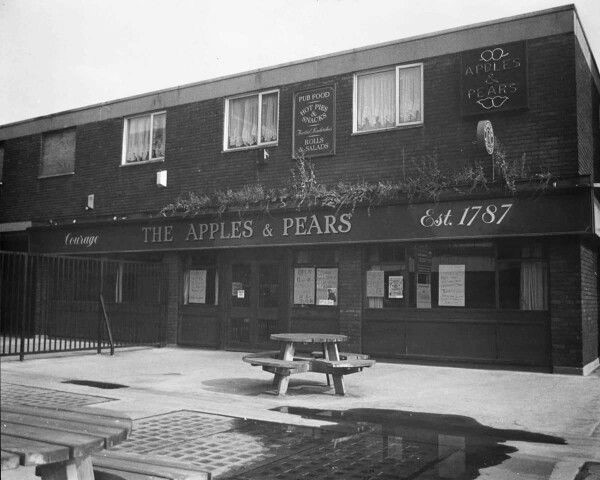 The Apples and Pears Pub in South Bermondsey.jpg