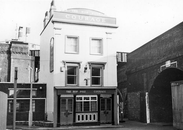 Hop Pole, 1972, 14 Gambia Street, Southwark, was called William Street, pub closed in 1999. Union Street, Blackfriars Road end..gif