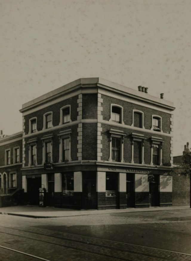 WARRIOR PUB,LOWER ROAD..jpg