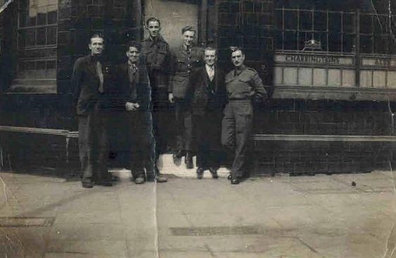 Star & Garter Pub, 187 Abbey Street, Bermondsey 1942.jpg