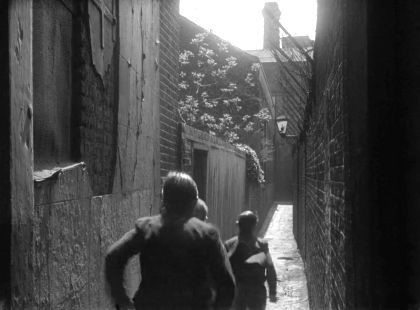 Film HUE and CRY 1946 Cardinal Cap Alley. Bankside.  X.jpg