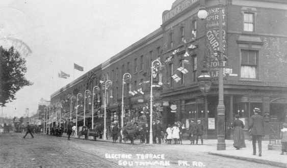 Southwark Park Road, The Queen Vic on the corner of SPR and Monnow Road.jpg