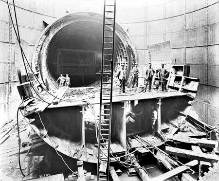 Rotherhithe Tunnel under construction 1907.jpg