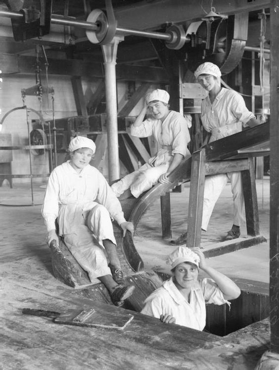 Workers, Hartley's Jam Factory, Bermondsey 1928 X.jpg