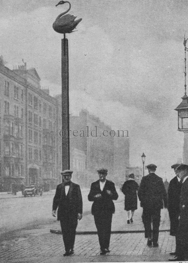Old Kent Road, The Swan Pub, 1905.jpg