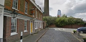 Bankside 2017, Cardinal Cap Alley left. Road now ends at the wall.jpg