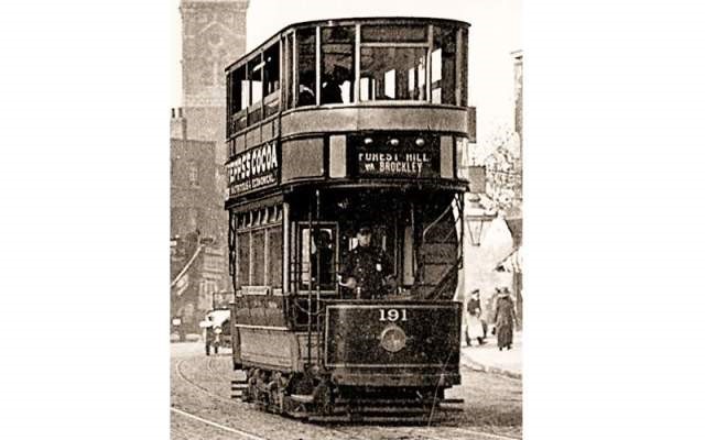 Old Kent Road at the Kentish Drovers left c1913..jpg