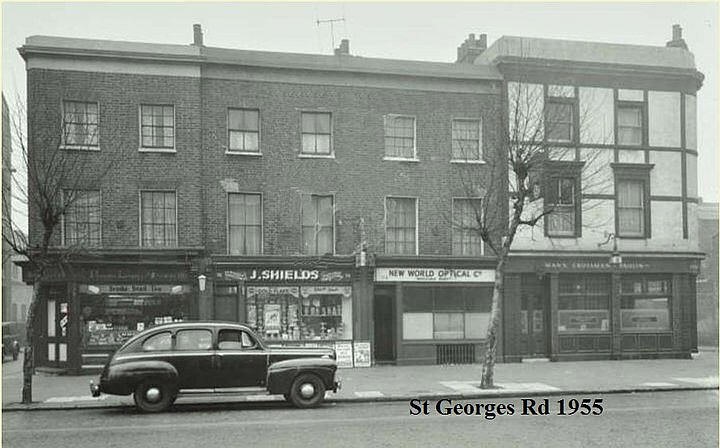 St Georges Road,Elephant, Fountain pub, Marshall Street, right, pub closed in 1955, pub and street are no longer there. Would have been in-between Garden Row and Gayward Street.  X.jpg