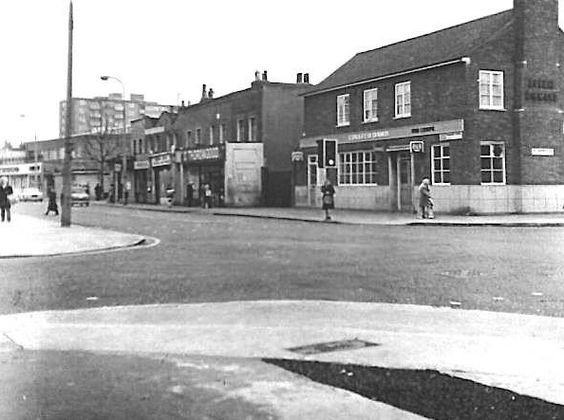 Southwark Park Road, Colleen Bawn Pub1976..jpg