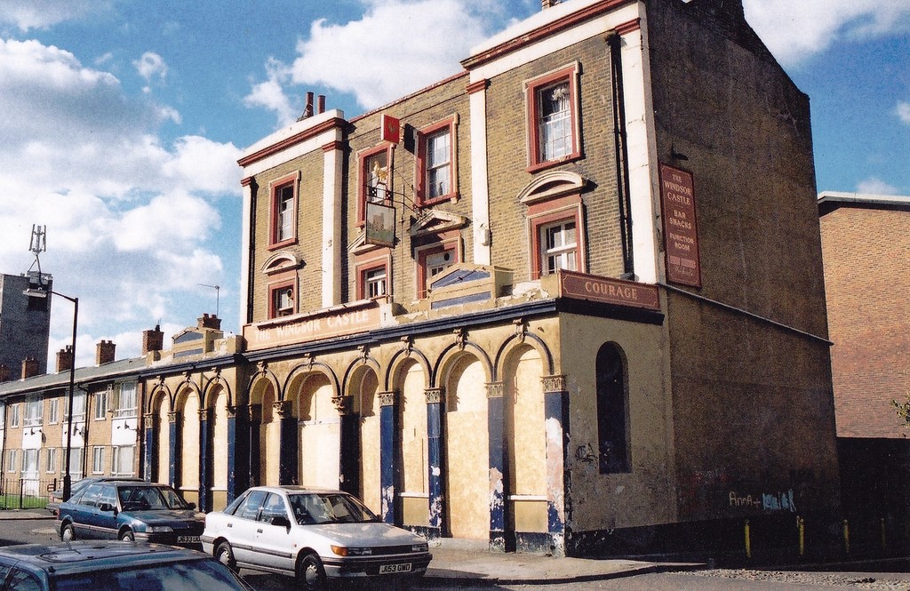 Coopers Road The Windsor Castle Pub.jpg