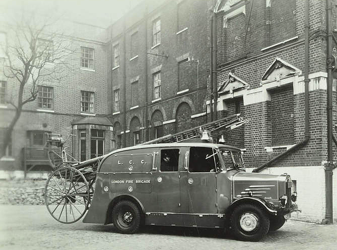 Southwark Bridge Road, Southwark Fire Station's fire escape, 1939.png