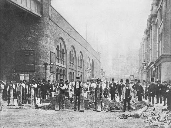 Duke Street Laying The Foundation for London Bridge in 1865.jpg