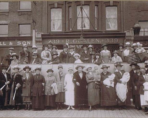 Albany Road Camberwell c1920s. London Ladies & Charabanc (2).jpg