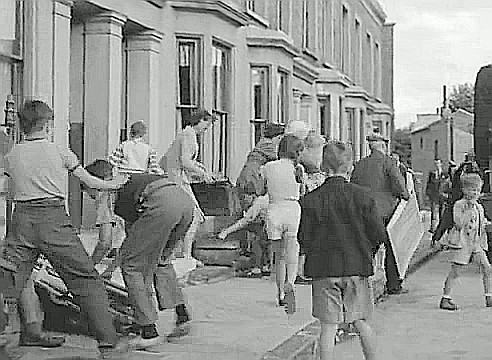Film Adventure in the Hopfields, 1954, Ralph Street. .jpg