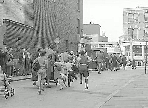 Film Adventure in the Hopfield’s, 1954 ,Ontario Street looking towards London Road in SE1 with the Princess of Wales public house on the right..png