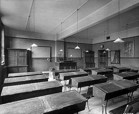 Tooley Street, St Olave's Grammar School, Southwark c1899 2.jpg