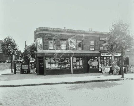 Rotherhithe New Road, by St Helena Road, 1938..jpg