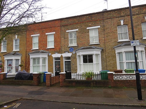 Gomm Road, Southwark. Richard Carr-Gomm blue plaque, another person who was dedicated to improving the lot of others..jpg