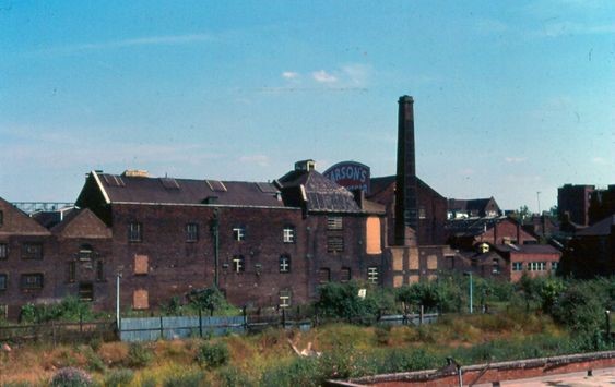 Tower Bridge Road Bermondsey, Sarsons Vinegar Factory  in 1991 before it shut in 1992..jpg