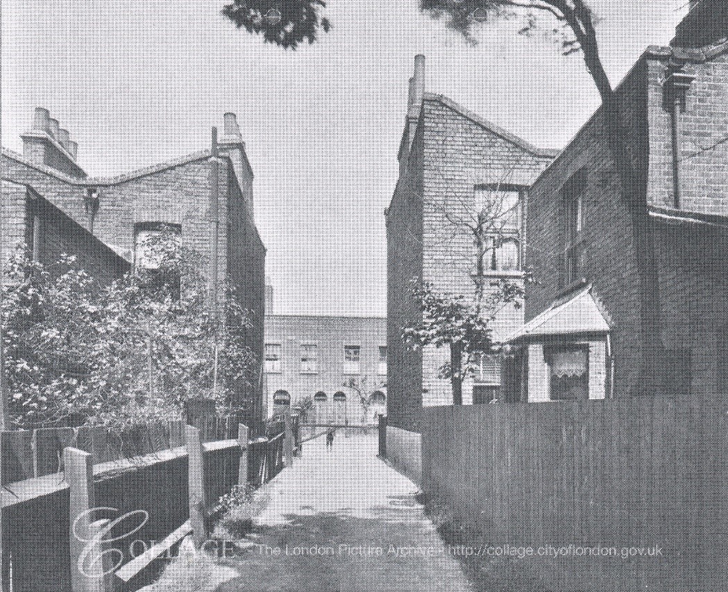 Fort Road c1943, looking north towards Fort Road from the old rope walk between house numbers 68 & 70..jpg