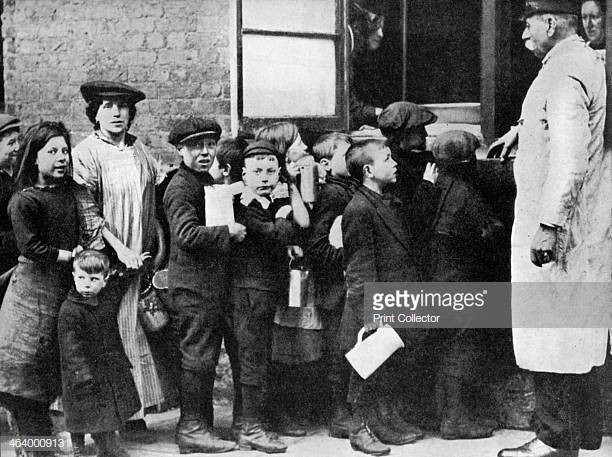 Salvation army communal kitchen Bermondsey London 1917.jpg