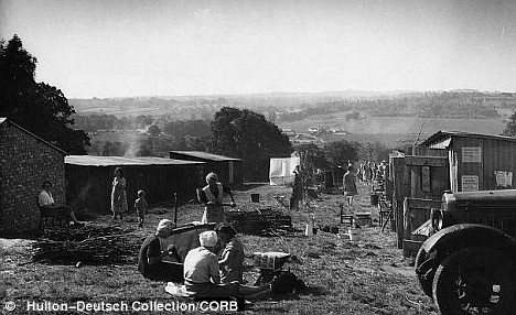Trigg Farm  hop-pickers' camp near Goudhurst, Kent, in 1949.jpg