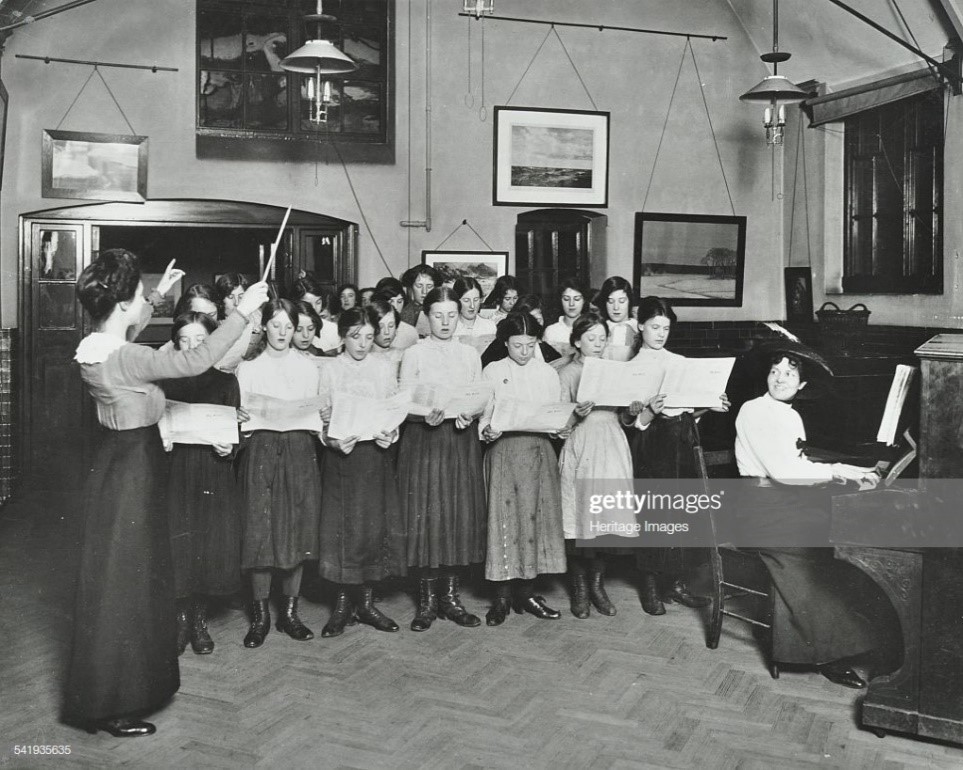 Laxon Street Singing Class at the Evening Institute For Women, London, 1914.jpg
