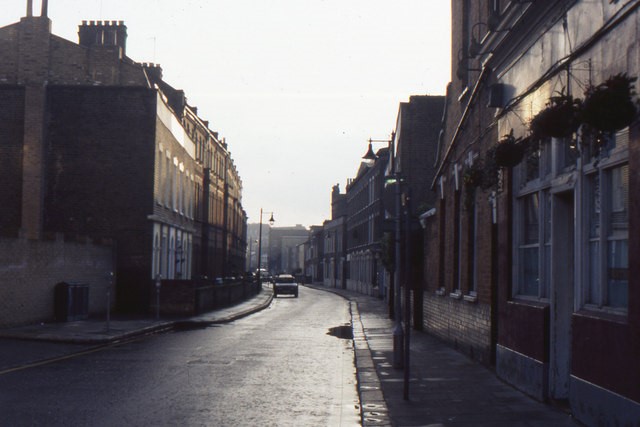 HAYLES ST, c1997, Prince Of Wales Pub on the right,corner with St Georges Road..jpg