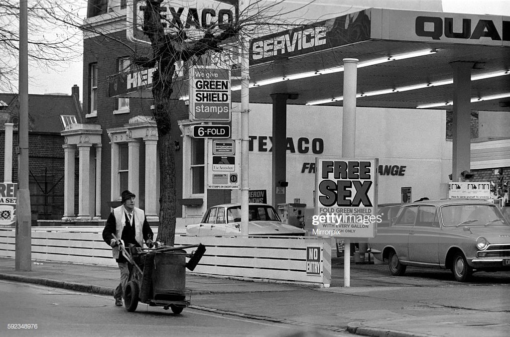 Grange Road Bermondsey 1970’s. The Texaco Petrol Station. 2.jpg