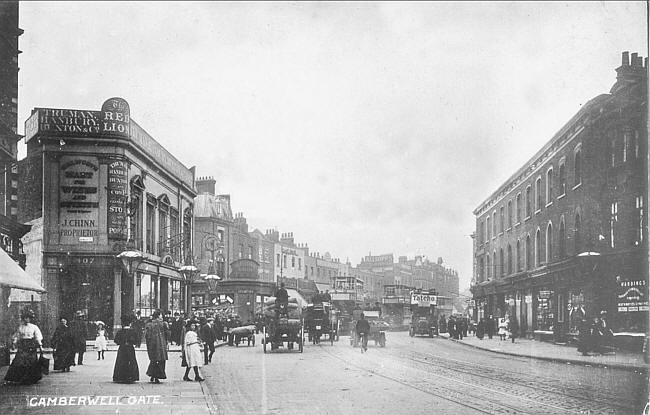 Westmorland Rd. Red Lion Pub, Walworth Road between Mount street now Arnside Street & Westmoreland road, in 1908, with landlord John Chinn.jpg