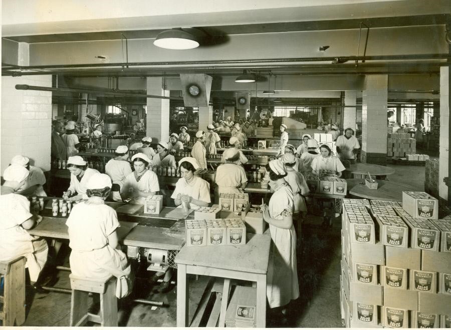 Crosse and Blackwell Factory, Crimscott Streeet 1938.jpg