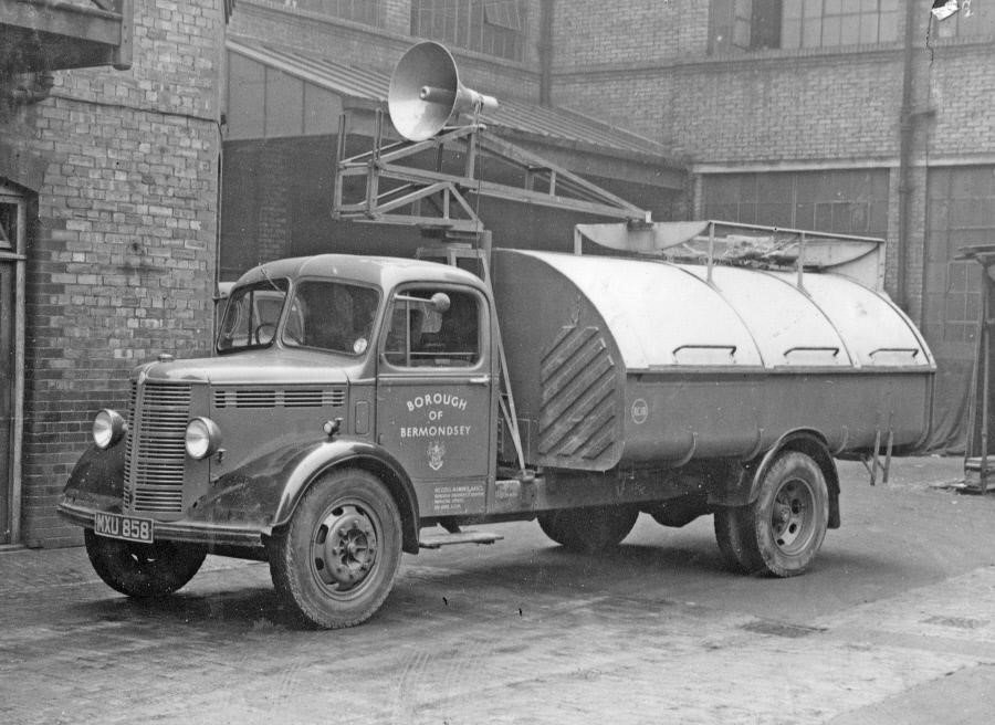 Neckinger,  Bermondsey flood warning van..jpg