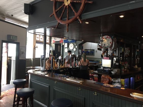 The Blue Anchor Pub in The Blue Southwark Park Road in Bermondsey  2017.jpg
