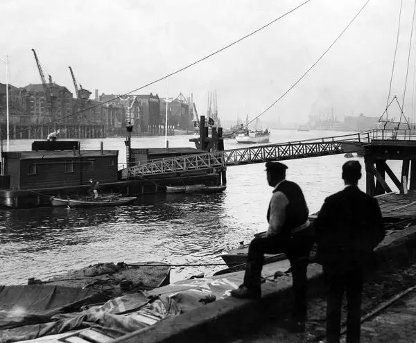 Cherry Garden Pier, Rotherhithe, London 1929 X.png