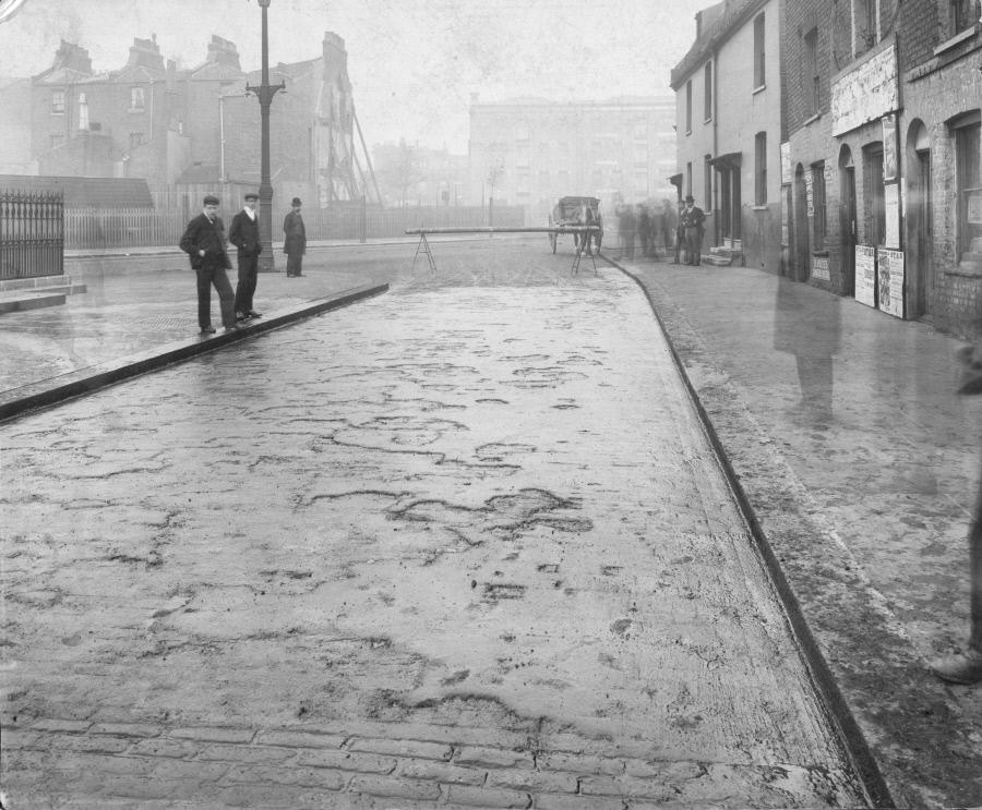 Grange Road slip road 1903, looking towards Tower Bridge Rd, then called Bermondsey New Road. X.png