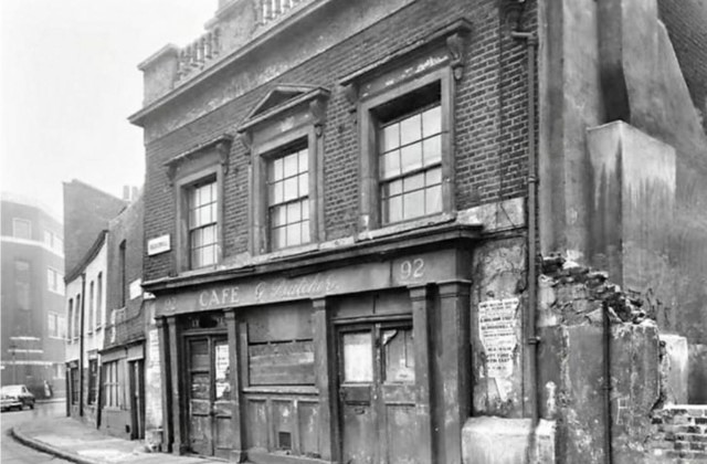 Broadwall,The Bull In The Pound was situated at 92 Broadwall. This pub closed c.1918 and was demolished c.1975.  off Stamford street.jpg