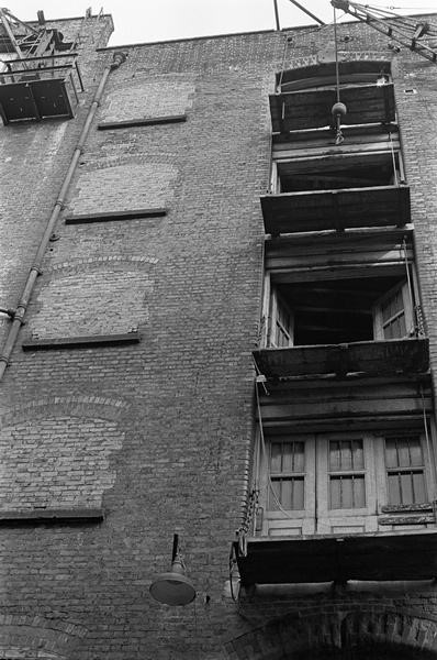 Clink Street,West Kent or Hibernia Wharves, Southwark, 1978.jpg