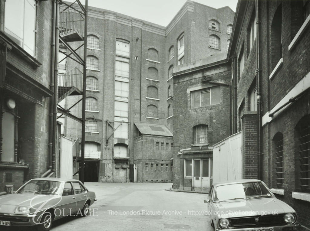 Chamberlain's Wharf, Tooley Street,1980.  X.png