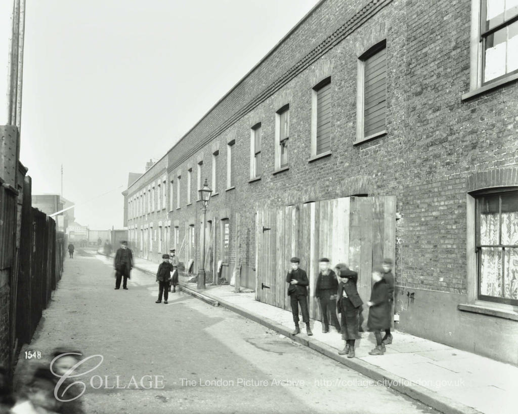 Railway Avenue, looking towards Rotherhithe Street, 1903.  X.png