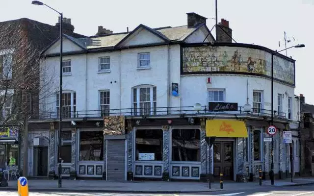 Old Kent Road, Kentish Drovers & Halfway House, now an Asian restaurant. 2018.   X.png